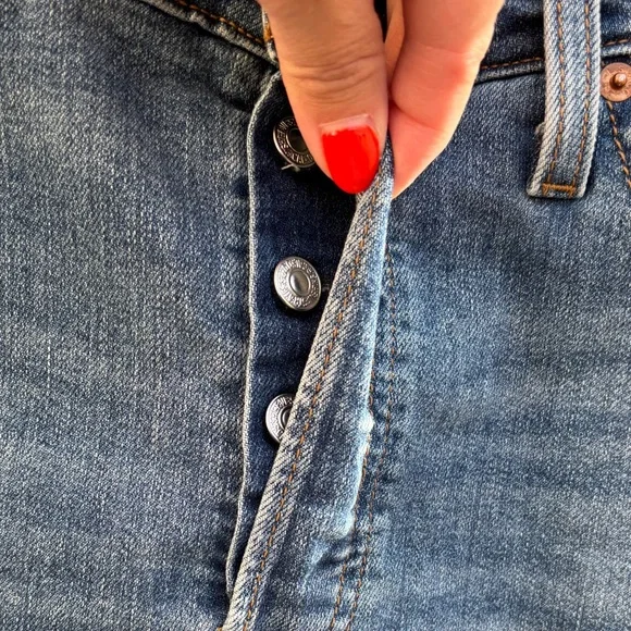 Levi's Wedgie Straight Button Up Jeans - Picture 11 of 15